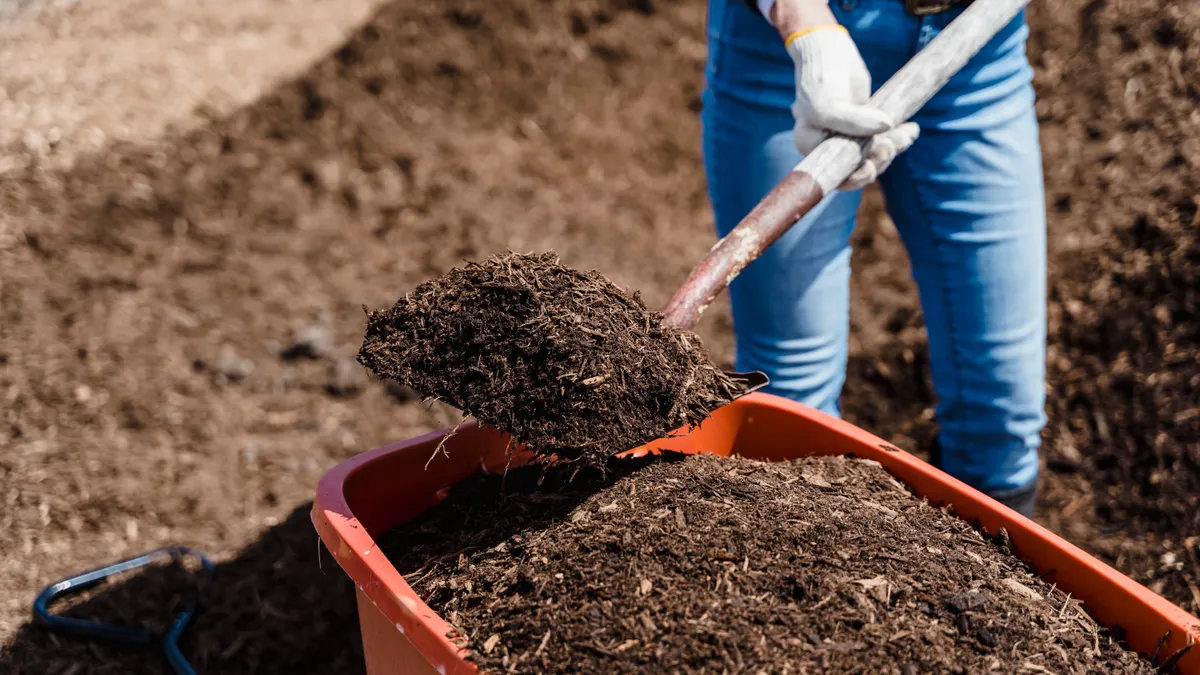 Bulk Mulch vs Bagged Mulch: Which Buying Format Fits Your Project?